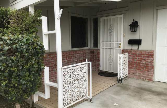Charming 2-Bedroom Home in Kern City – 55+ Community! Gallery 4