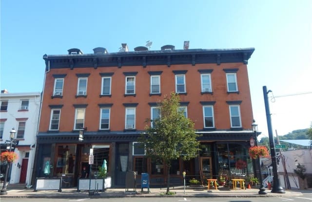 49 Main Street Gallery 2