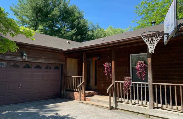 4 Bedroom 3 Bath House with 2 Car Garage - 1101 Horseshoe Lane, Blacksburg, VA 24060