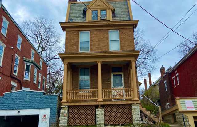 Spacious 4 bed/2 bath on Victor Mins. from UC for Only $700/person ($2800/mo)otal)! photos photos