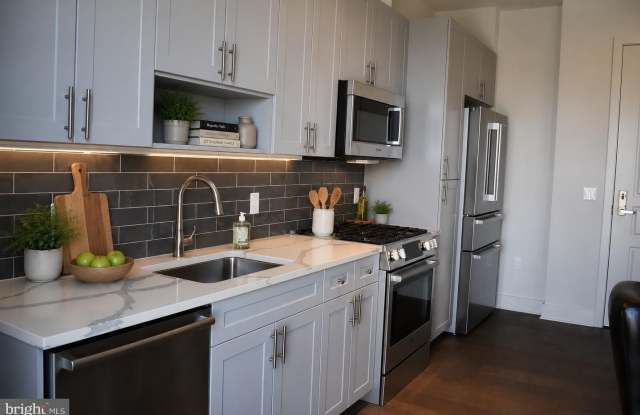 6803 CAMERON DR NW #PENTHOUSE 3 Gallery 3