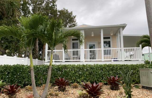 235 Northeast Sunrise Way photos photos