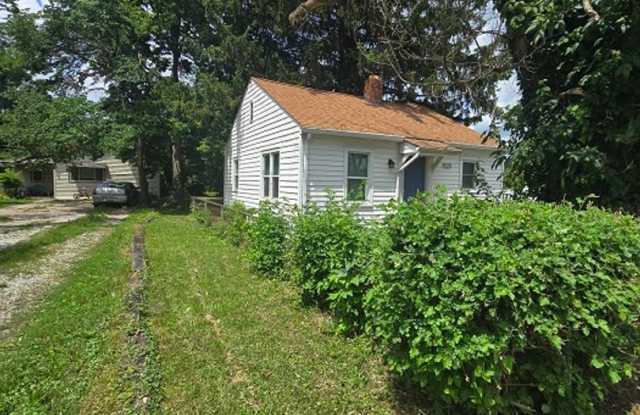 Nice Two Bedroom Home Located Near Lynhurst Dr and West Washington St Gallery 3