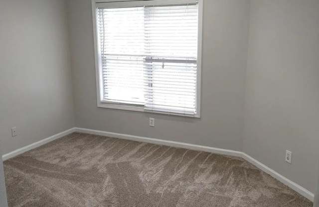 Room in 4 Bedroom Home at Chamirey Dr SW photos photos