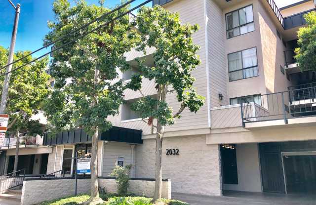 $2750 LARGE 2 BEDROOM CONDO NEAR 4TH ST. W/ PARKING photos photos