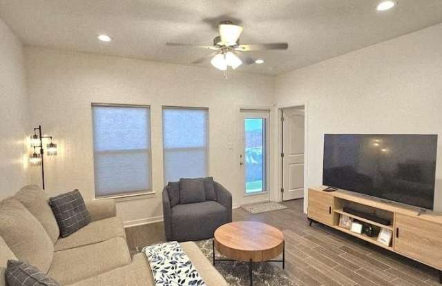 2161 GROVE LN Gallery 3