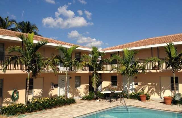 ** PET FRIENDLY ** - MOORINGS - CLOSE TO BEACH - WATER INCLUDED**ANNUAL RENTAL** photos photos