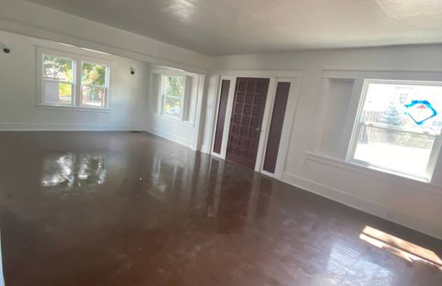 5 Bedroom 1.5 Bath House Gallery 4