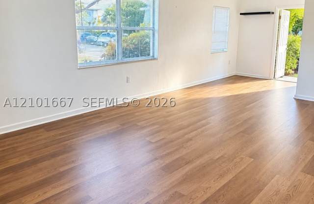 1946 NE 167th St Gallery 1