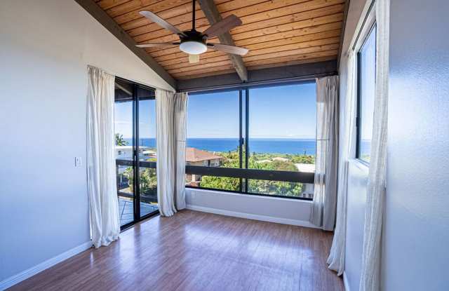 Unfurnished 3 bedroom 3 bath condo with ocean views Gallery 1