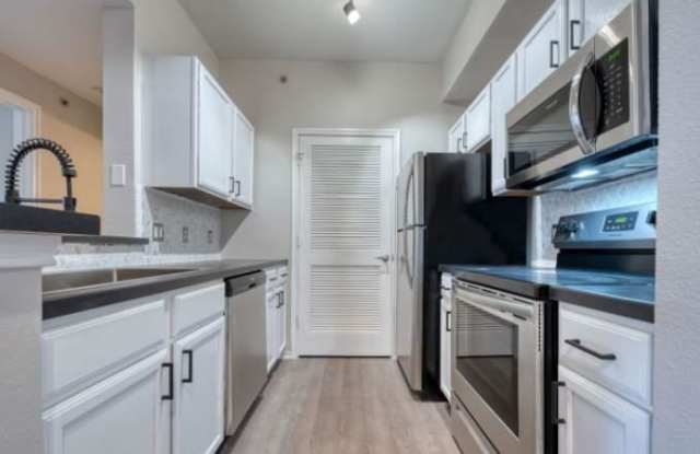 10841 Westwood Loop Gallery 2