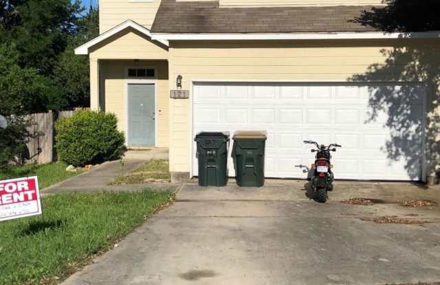 121 Cedargrove - 121 Cedargrove, San Marcos, TX 78666 121 Cedargrove - 121 Cedargrove, San Marcos, TX 78666