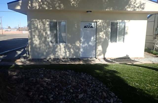 Newly renovated beautiful 1bd/1ba house/commercial space Gallery 3