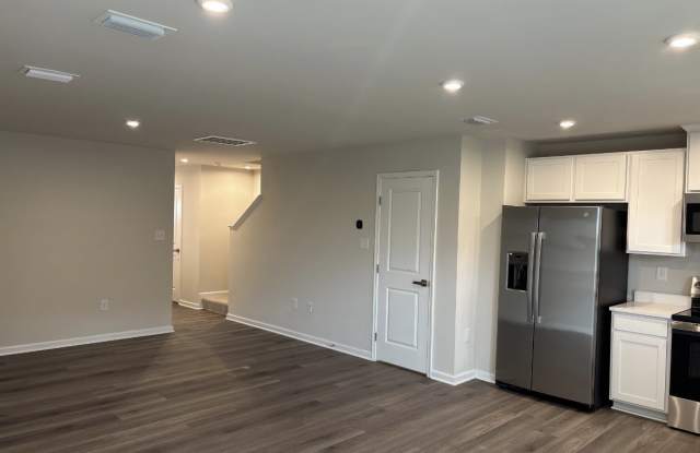 3304 Penguin Circle Gallery 2