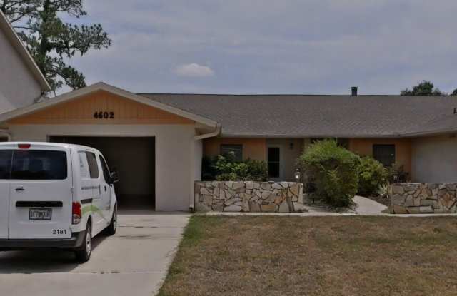 Charming 2 Bed, 2 Bath Rental with Garage and Pool Access in Sebring photos photos