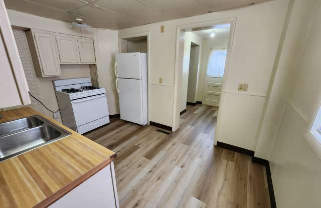 Spacious 2 bedroom townhouse style photos photos