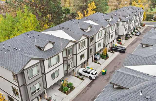 Modern 3-Bedroom Townhome-Style Home with Attached Garage, Private Patio & En-Suite Bathrooms in Tigard photos photos
