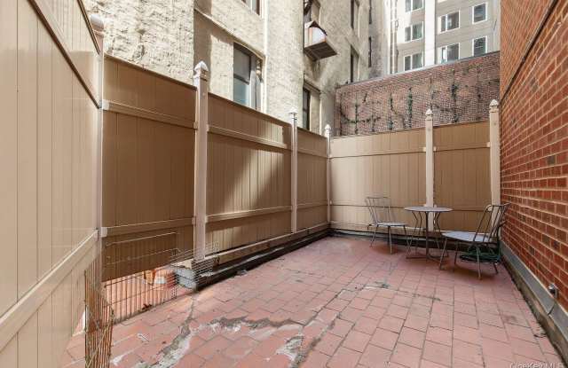 77 E 12TH Street Gallery 4