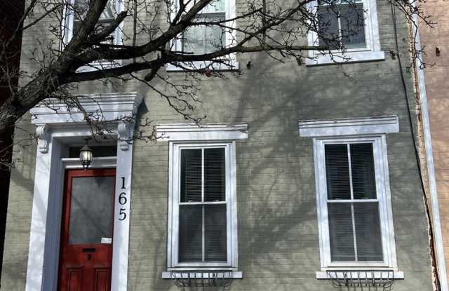 165 E Pomfret photos photos