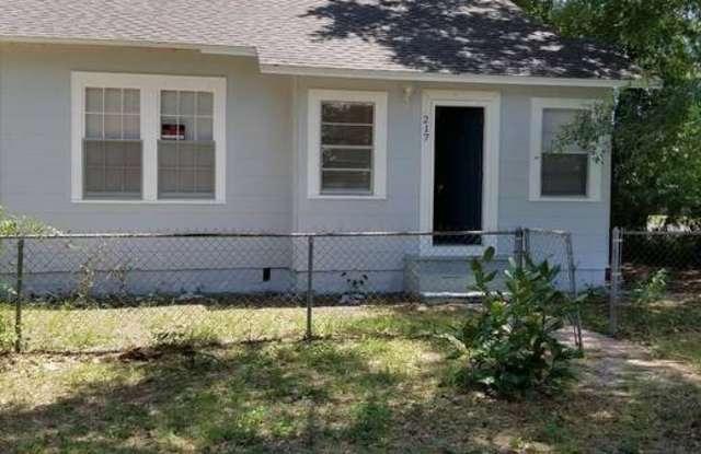 217 Brandywine Rd Pensacola, FL 32507, MOVE IN SPECIAL: HALF OFF first full month of rent!!! photos photos 217 Brandywine Rd Pensacola, FL 32507, MOVE IN SPECIAL: HALF OFF first full month of rent!!! photos photos