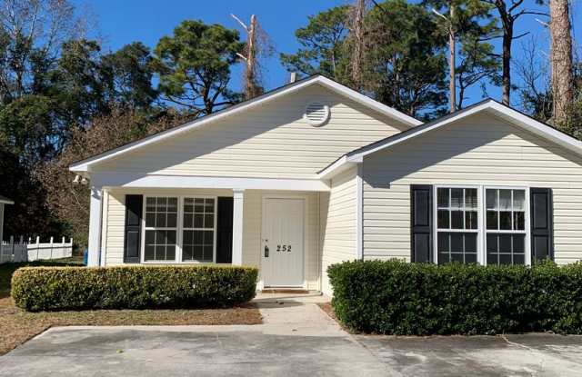 3 Bedroom 2 Bath House on Victory Gardens (close to Wrightsville Beach!) photos photos