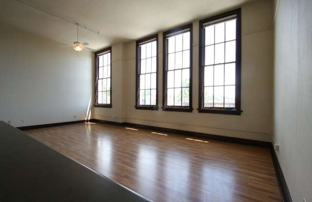 301 Central Ave NE, Loft 206 Gallery 1
