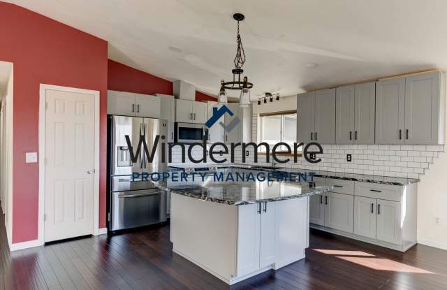 Charming 3-Bed, 2-Bath Pet-Friendly Home in Rolling Hills. photos photos