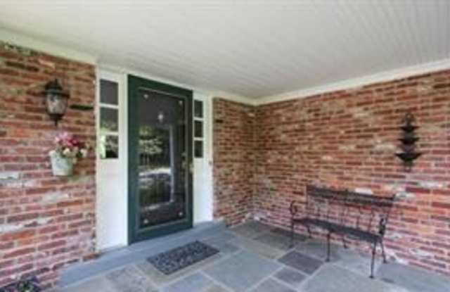 8513 Fox Run Gallery 2