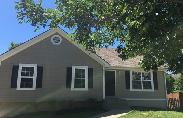 504 Southeast Chase Court - 504 Southeast Chase Court, Blue Springs, MO 64014