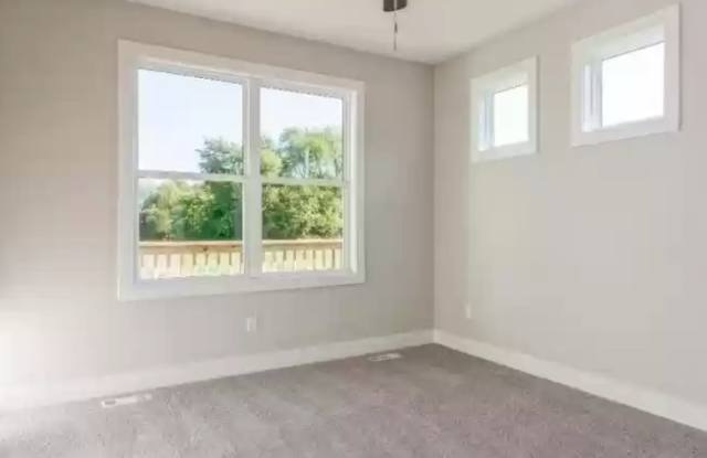 5698 Fernwood Drive Gallery 3
