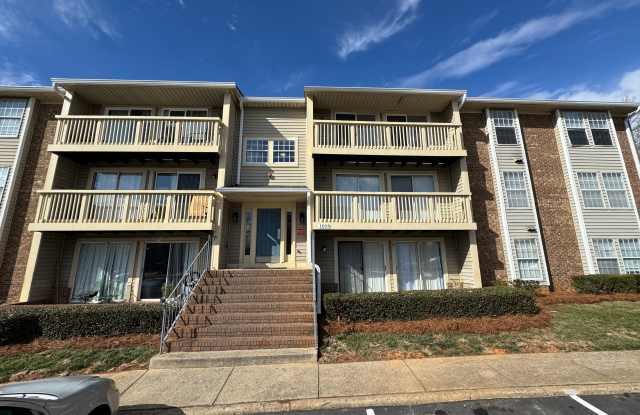 1604 Arlyn Circle - 1604 Arlyn Circle, Charlotte, NC 28213