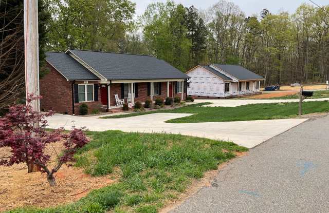 2 Bedrooms, 2 Bath Condo/Duplex For Rent on Janice Road, Lincolnton NC photos photos