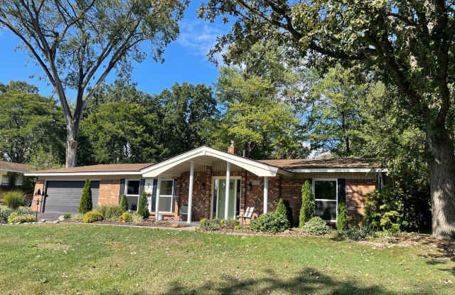 Shelby Township Custom Ranch, 3 or 4 Bedrooms, 2 Baths, 2.5 Garage w/Large Yard photos photos