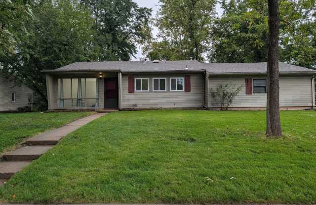 3 bedroom home near Washburn University Gallery 1