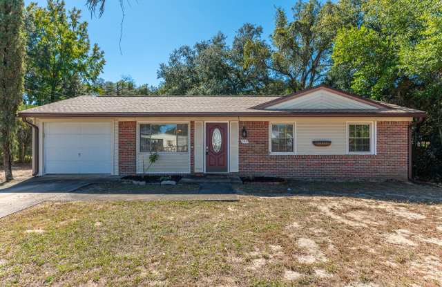 395 Iowa Street - 395 Iowa Street, Valparaiso, FL 32580
