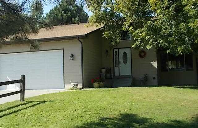 4 Bedroom House with 2 Car Garage in Billings Heights - 1156 Babcock Boulevard, Billings, MT 59105