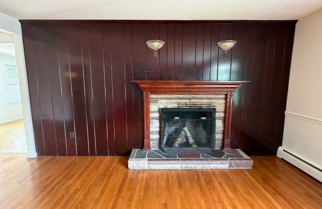 Beautiful 4 Bedroom Home in Danbury! Gallery 3