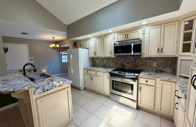 REDUCED North Shore 3B/2Bth Gallery 4