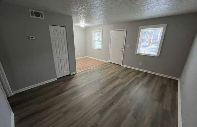 670 Knox Blvd - 670 Knox Boulevard, Radcliff, KY 40160