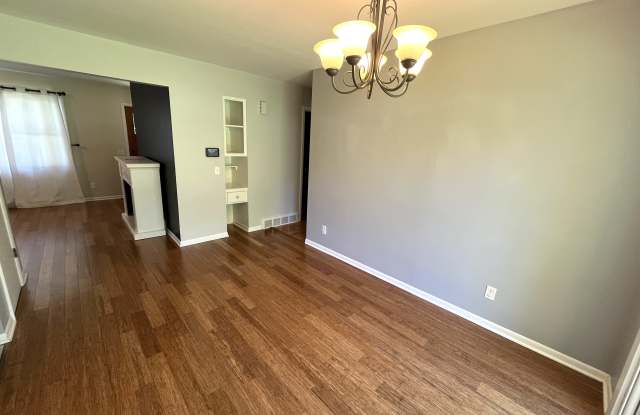 275 Oak Street Gallery 3