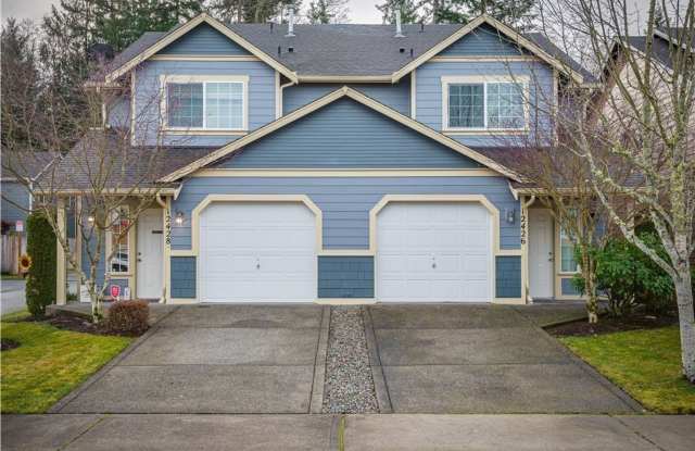 Adorable 3 bedroom-2.5 bath Townhouse - 12426 160th Street Court East, South Hill, WA 98374