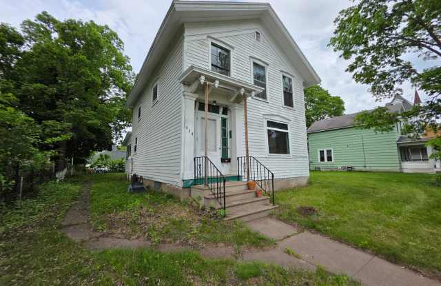 $1295 |3Bd 2Ba| 434 Niagara Street | Available 06/01/2027 Gallery 1