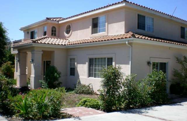 Beautiful Spacious 5 Bedroom, 4 Bathroom House Centrally Located photos photos