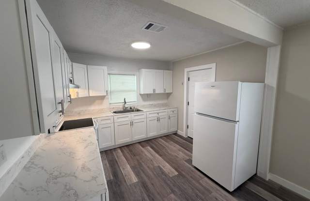 2 Bedroom, 1 Bathroom Single Family Home Gallery 4