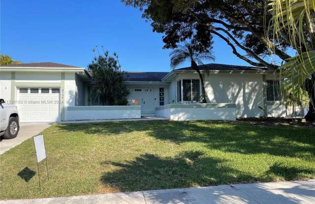 9725 SW 215th Ln - 9725 Southwest 215th Lane, Cutler Bay, FL 33189