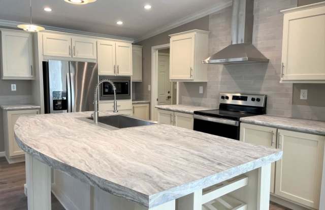 1077 Cloverleaf Circle Gallery 2