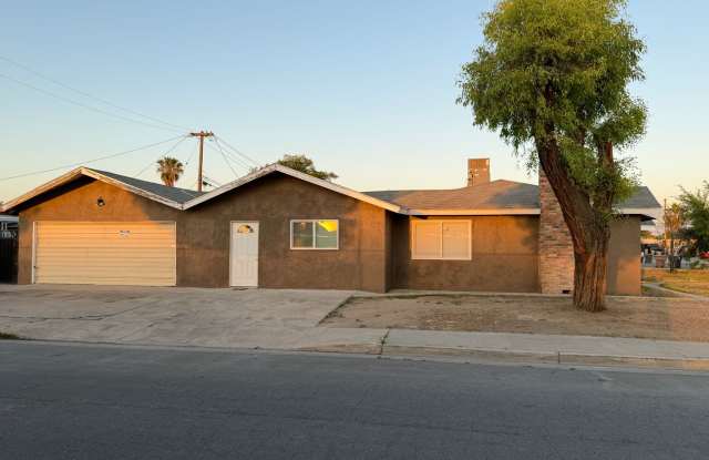 Affordable 3 BD 2 BA house in SW Bakersfield on a corner lot photos photos