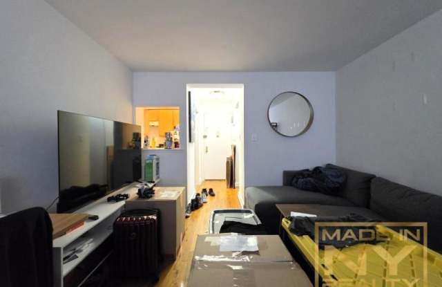 320 West 30th St photos photos