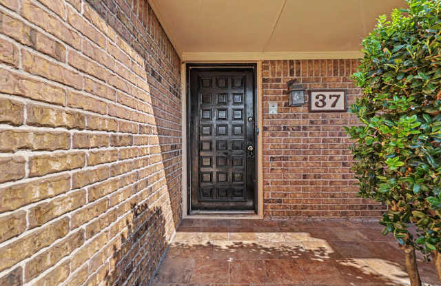 37 Southwest 100th Street Gallery 3