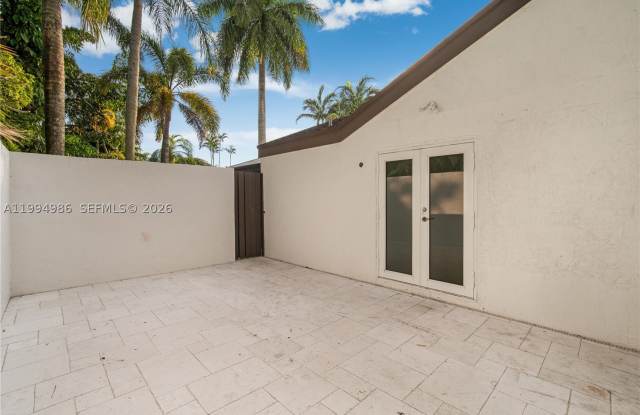 15250 SW 154th Ter Gallery 4